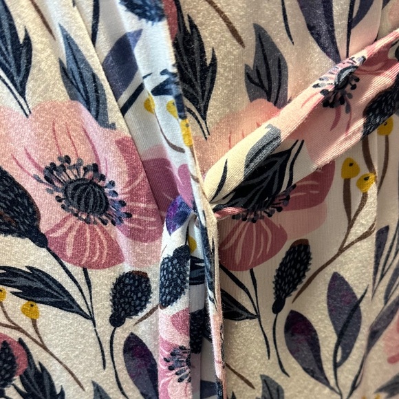 Milkmaid Goods Robe - Picture 11 of 12